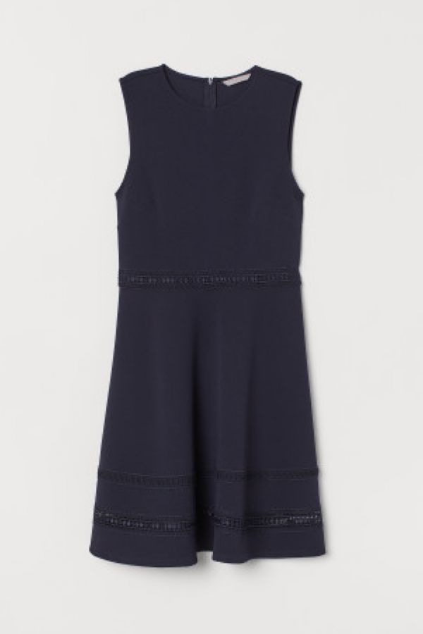  Rochie cu borduri de dantela