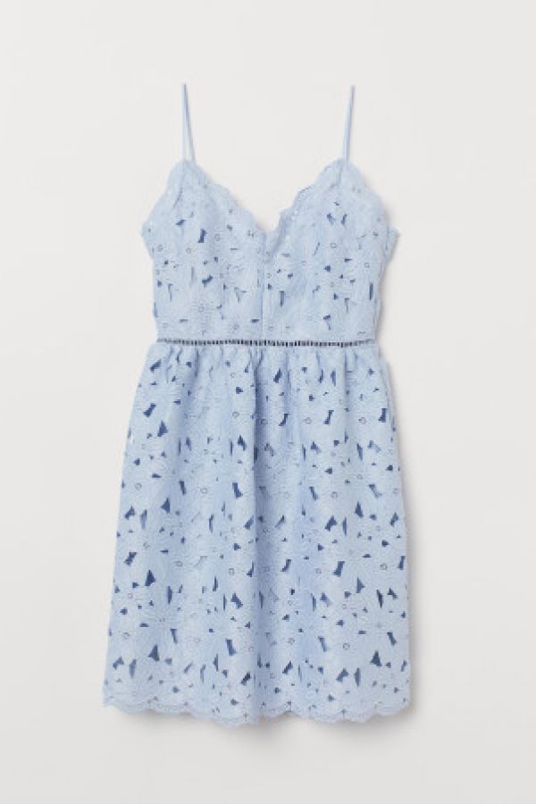  Rochie de dantela in V