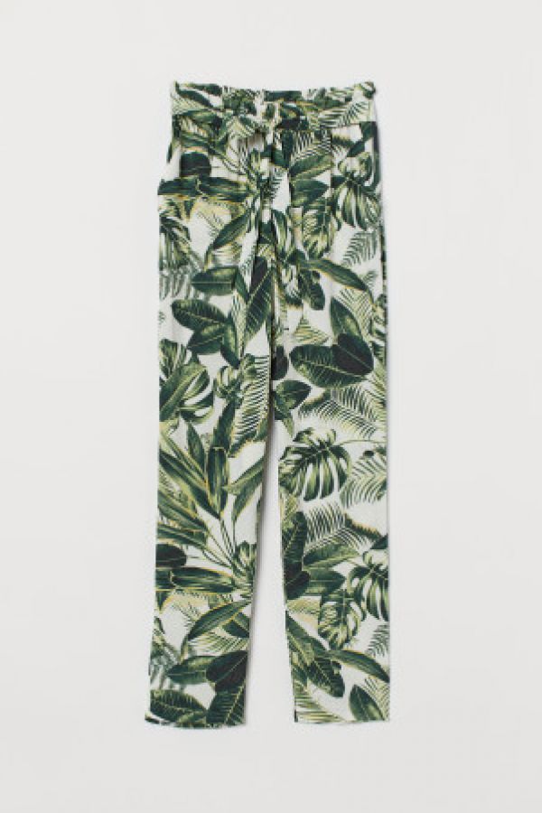  Pantaloni cu pliuri in talie