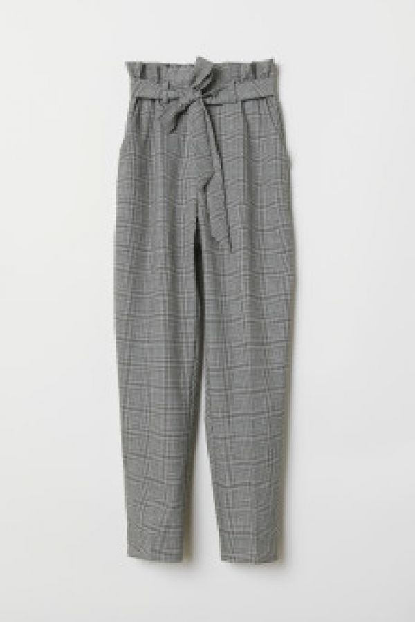  Pantaloni cu pliuri in talie