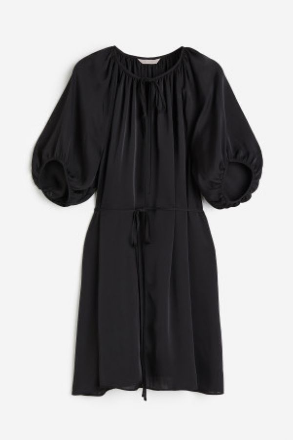  Rochie de satin cu snururi