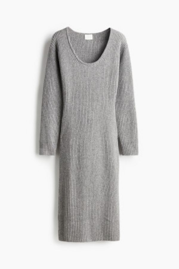  Rochie tricotata reiat cu decolteu adancit