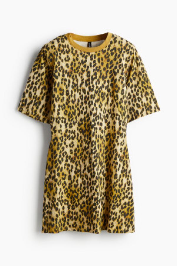  Rochie-tricou cu pernite la umeri