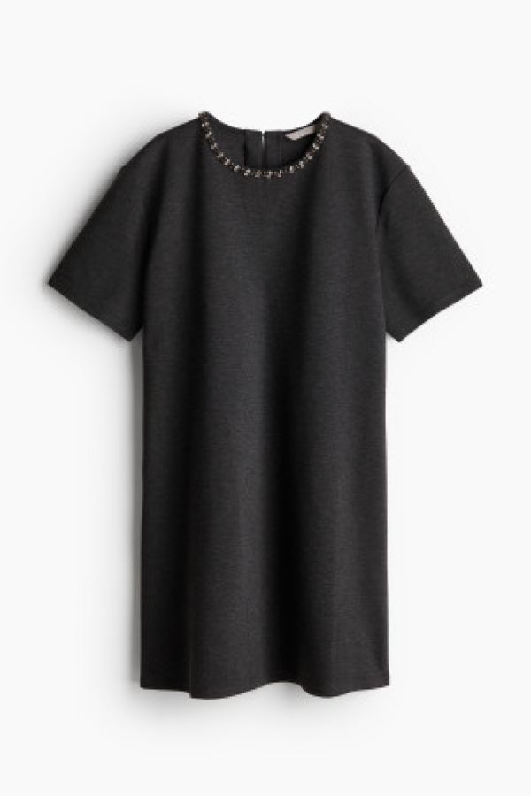  Rochie din jerseu cu decoratiuni