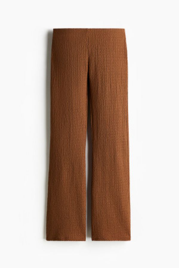  Pantaloni evazati din material creponat