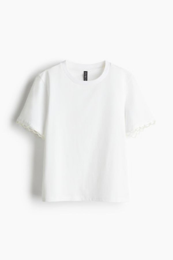  Tricou cu decoratiuni