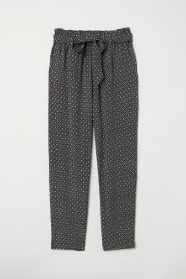  Pantaloni cu pliuri in talie