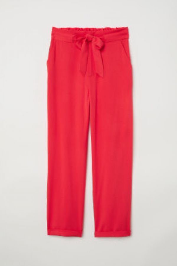  Pantaloni cu pliuri in talie